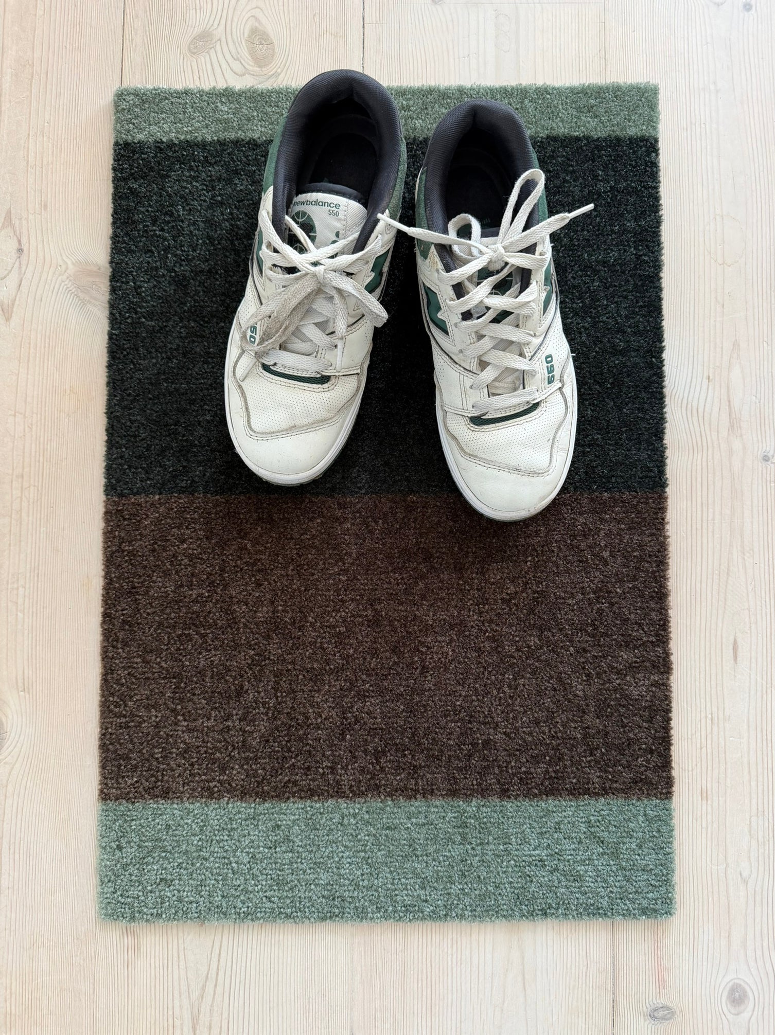 FUSSMATTE 40 x 60 cm – STRIPES GRÜN / BRAUN