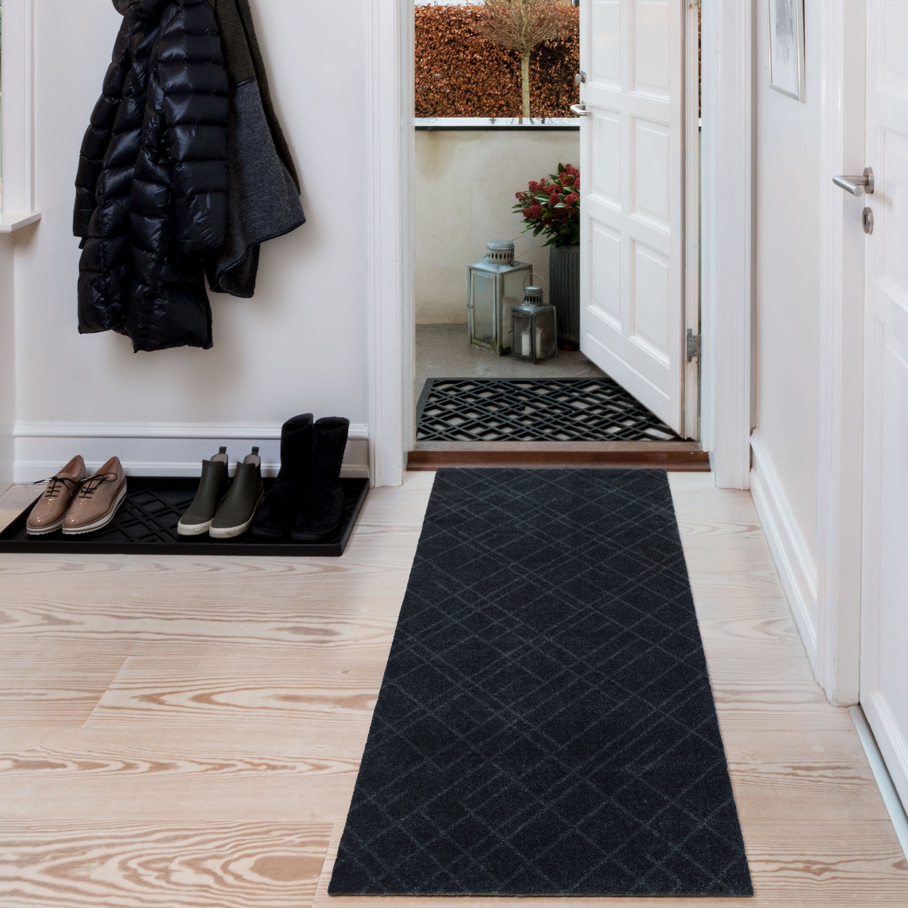 -50% - FUßMATTE 67 x 150 CM - LINES DARK GREY