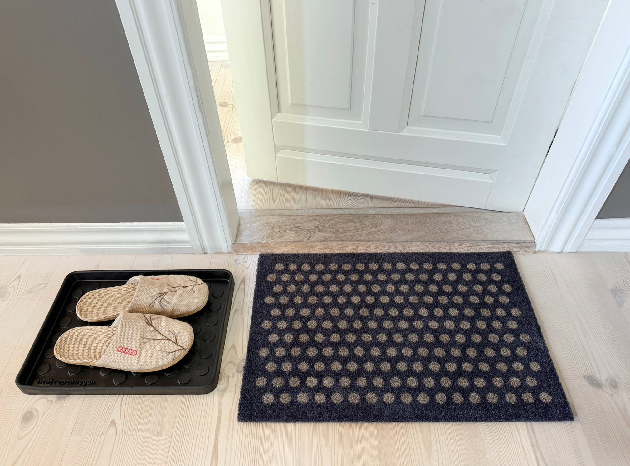FUSSMATTE 40 x 60 cm – DOT BLAU-GRAU / SAND
