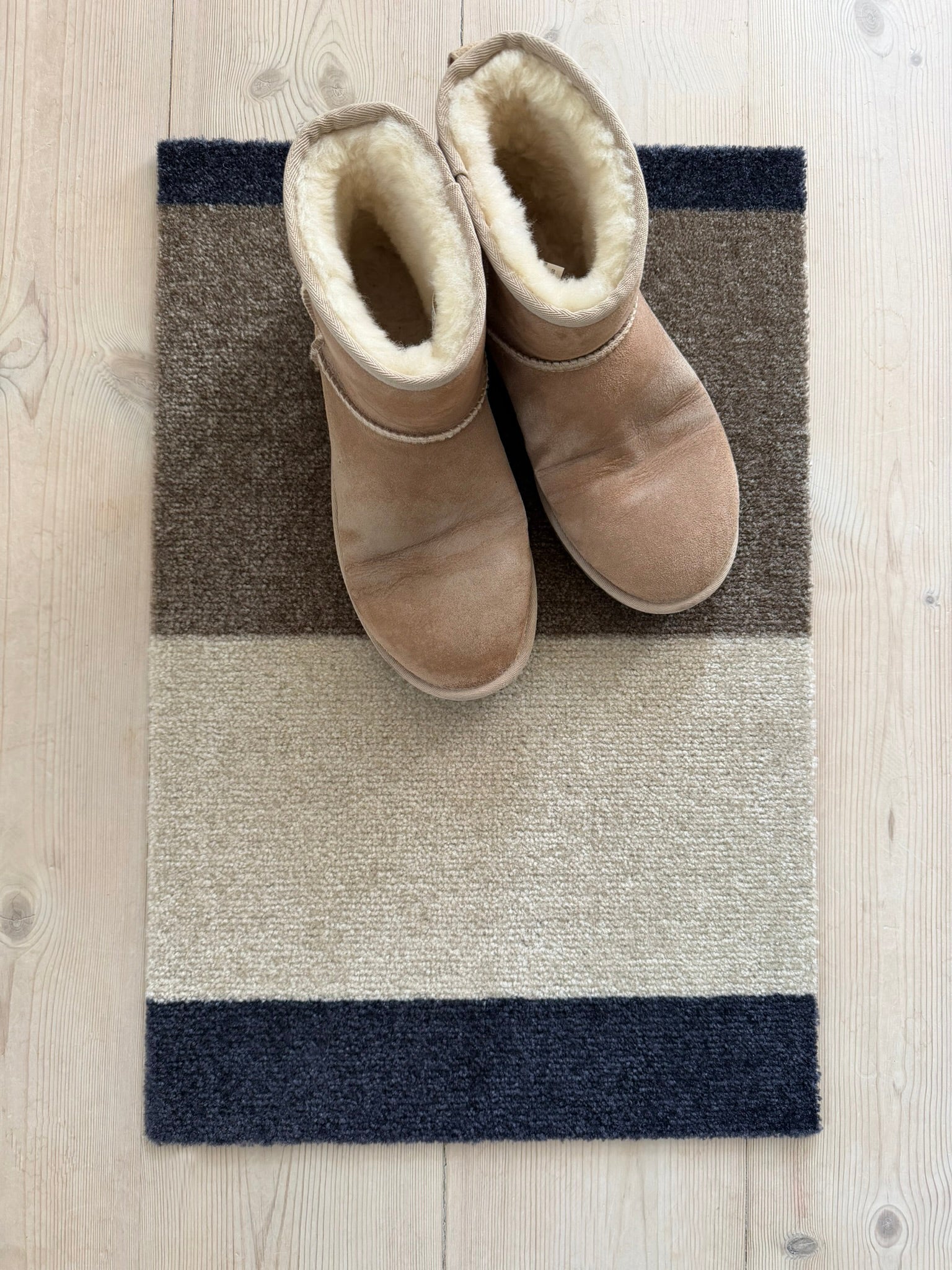 FUSSMATTE 40 x 60 cm – STRIPES BLAU / SAND / IVORY